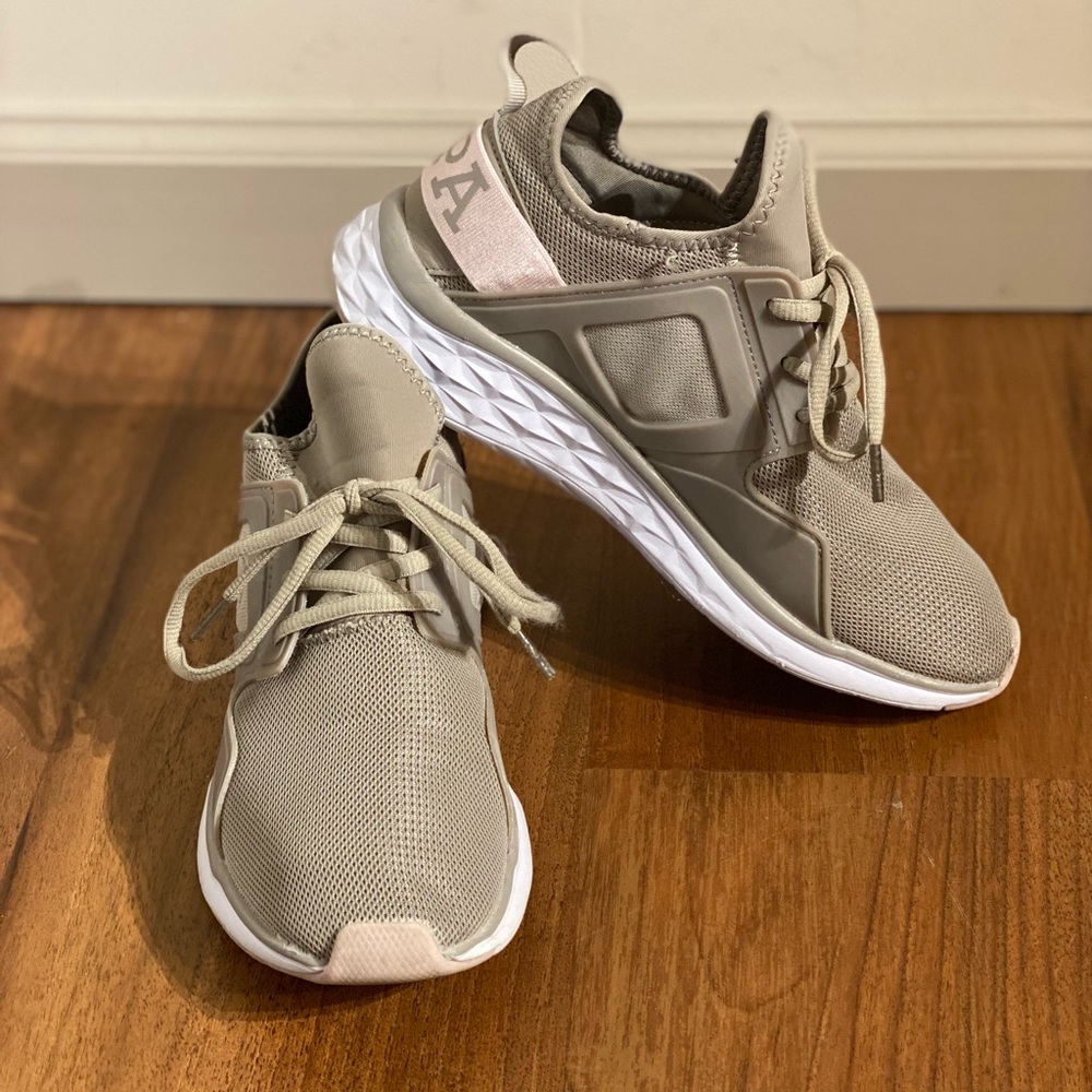 Lace up fitted sneakers